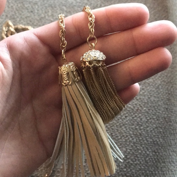 Woman’s Necklace - Picture 3 of 3